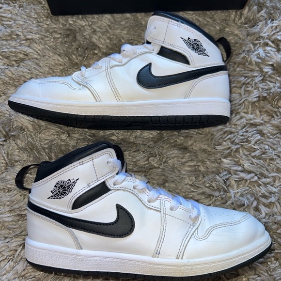 Jordan 1 mid kids size 3 - Picture 4 of 8